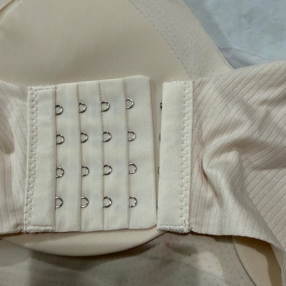 Seamless Cream Bras 34B bundle of 3 NEW - Picture 3 of 3